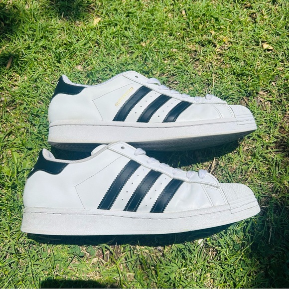 Adidas Superstar Shell toes White Black striped Woman’s 9 sneakers Preowned - Picture 4 of 9